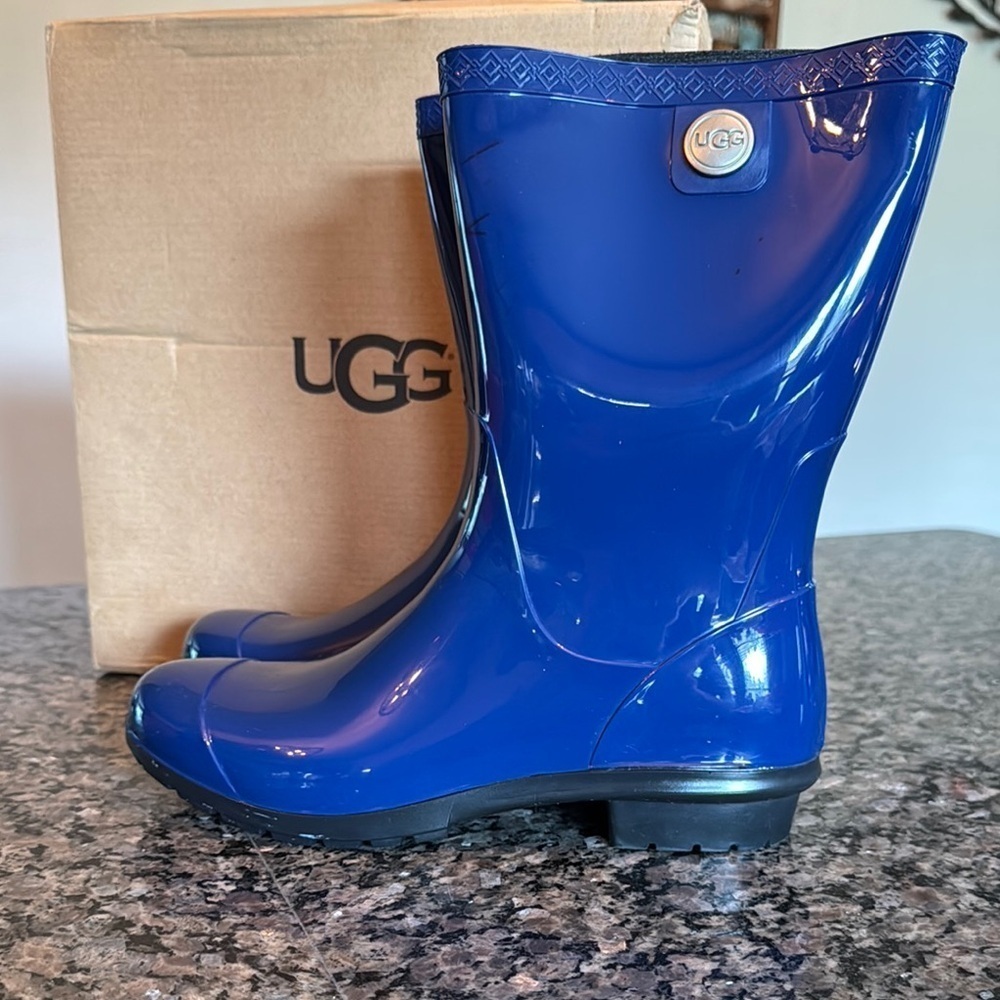 UGG Glossy Blue Waterproof Boots EUC 8-8.5